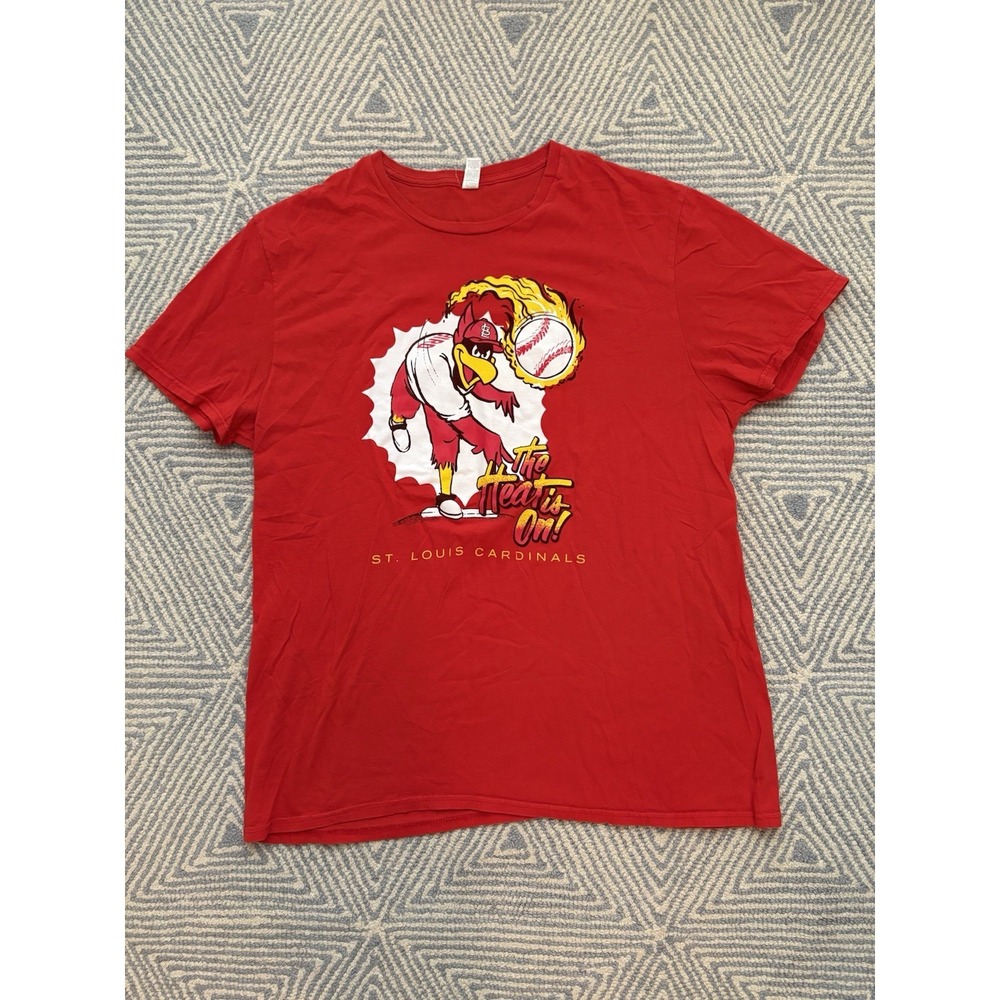 St. Louis Cardinals The Heat‎ Is On Mascot T-Shirt - Red - XL